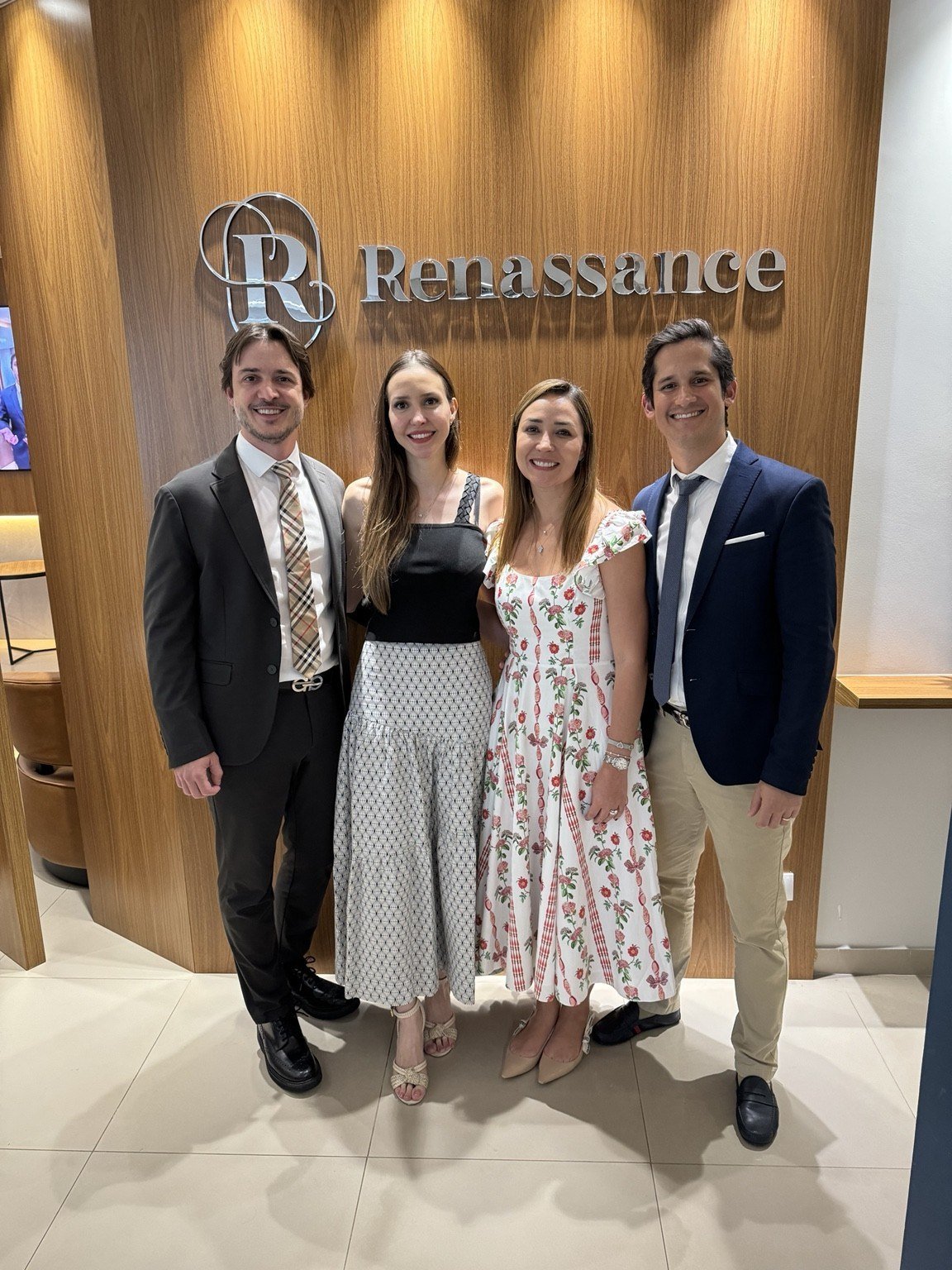 Médicos visitantes com o Dr. Guilherme Sella na Clínica Renassance em 2022